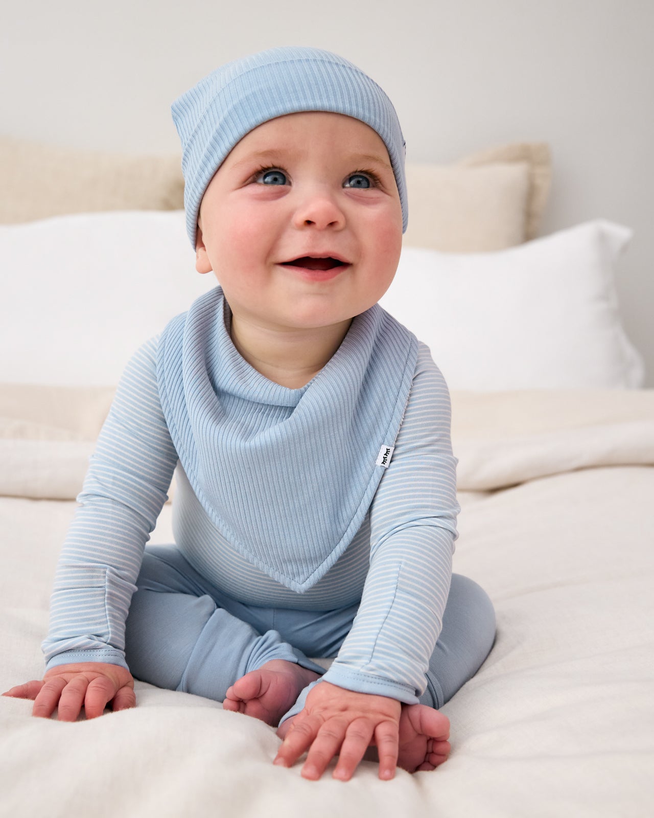 Light Fog Ribbed Bandana Bib - Image 2