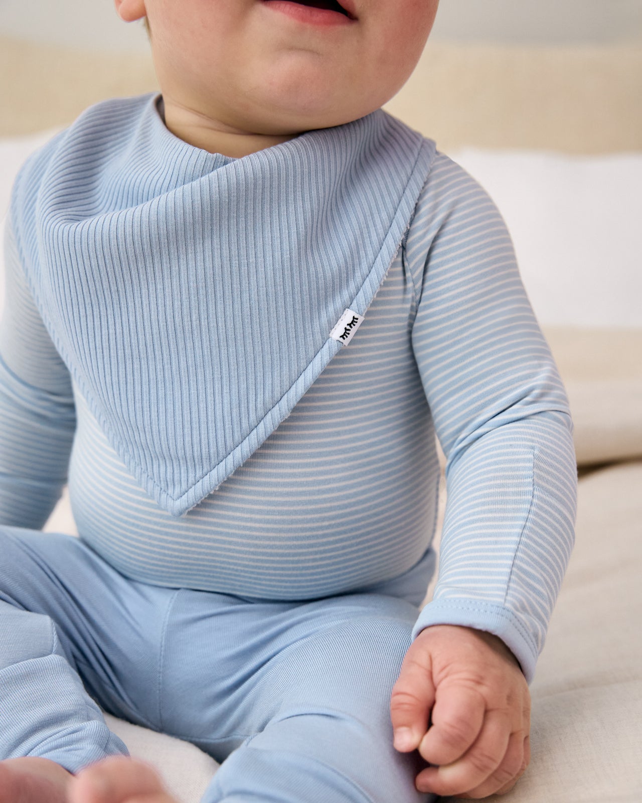 Light Fog Ribbed Bandana Bib